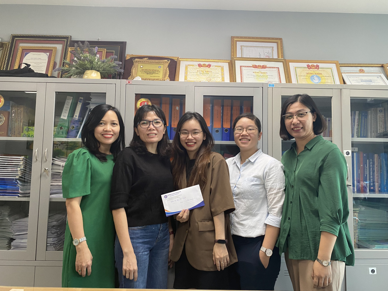 GIẢI THƯỞNG NỮ SINH KHOA HỌC CÔNG NGHỆ VIỆT NAM 2022